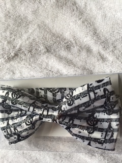 CLEF NOTES BOW TIE